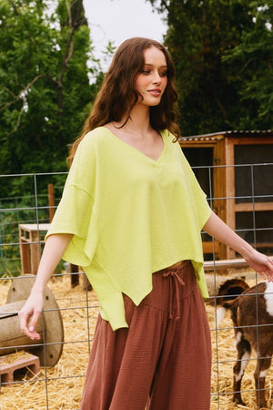 BUCKET LIST Women's Top V-neck Oversized Solid Knit Top || David's Clothing