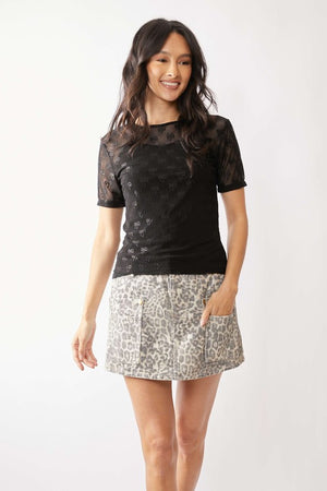 DAVI & DANI Women's Top Ribbon Embroidered Short Sleeve Mesh Top || David's Clothing