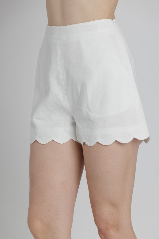 AUREUM Women's Shorts Scallop Hem Shorts