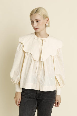 AUREUM Women's Top IVORY / XS Scallop Collar Blouse || David's Clothing AT1825