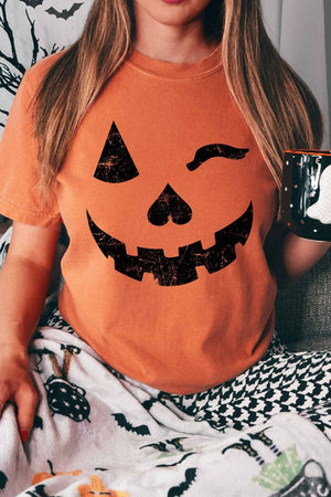Benie Los Angele Women's Tee Pumpkin Smiley Wink Graphic Tee || David's Clothing