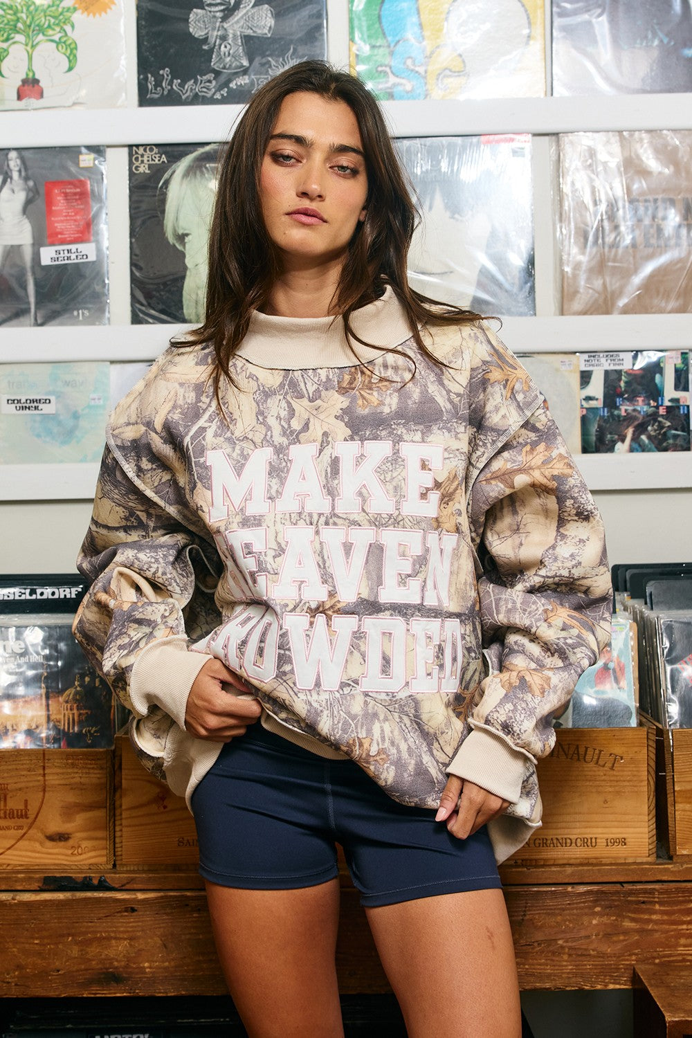 BUCKET LIST Women's Sweatshirt Camo Appliqué Embroidery Mock-neck Sweatshirt