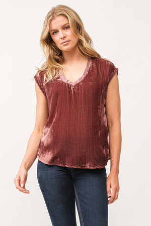 DEAR JOHN DENIM Women's Top Dear John Yanis V-Neck Sleeveless Velvet Top Marron || David's Clothing