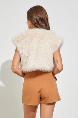 DO+BE Women's Outerwear Faux Fur Vest || David's Clothing
