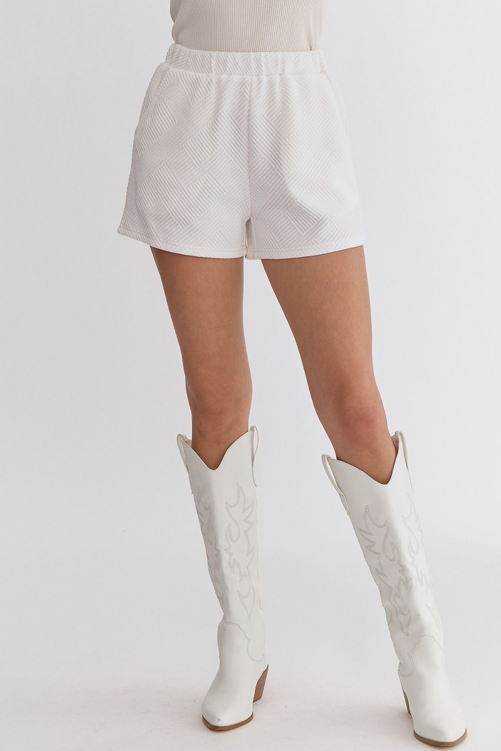 ENTRO INC Women's Shorts OFFWHITE / S Textured High-Waisted Shorts || David's Clothing P22412