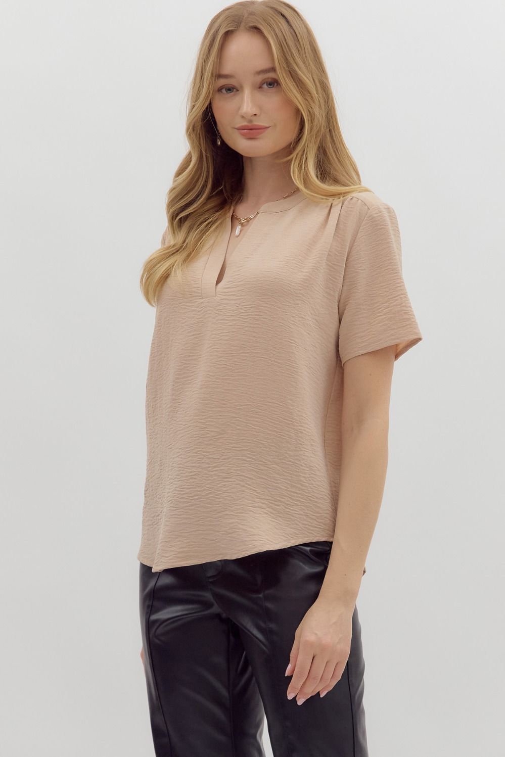 ENTRO INC Women's Top Classic Split V-Neck Short Sleeve Pullover Top || David's Clothing