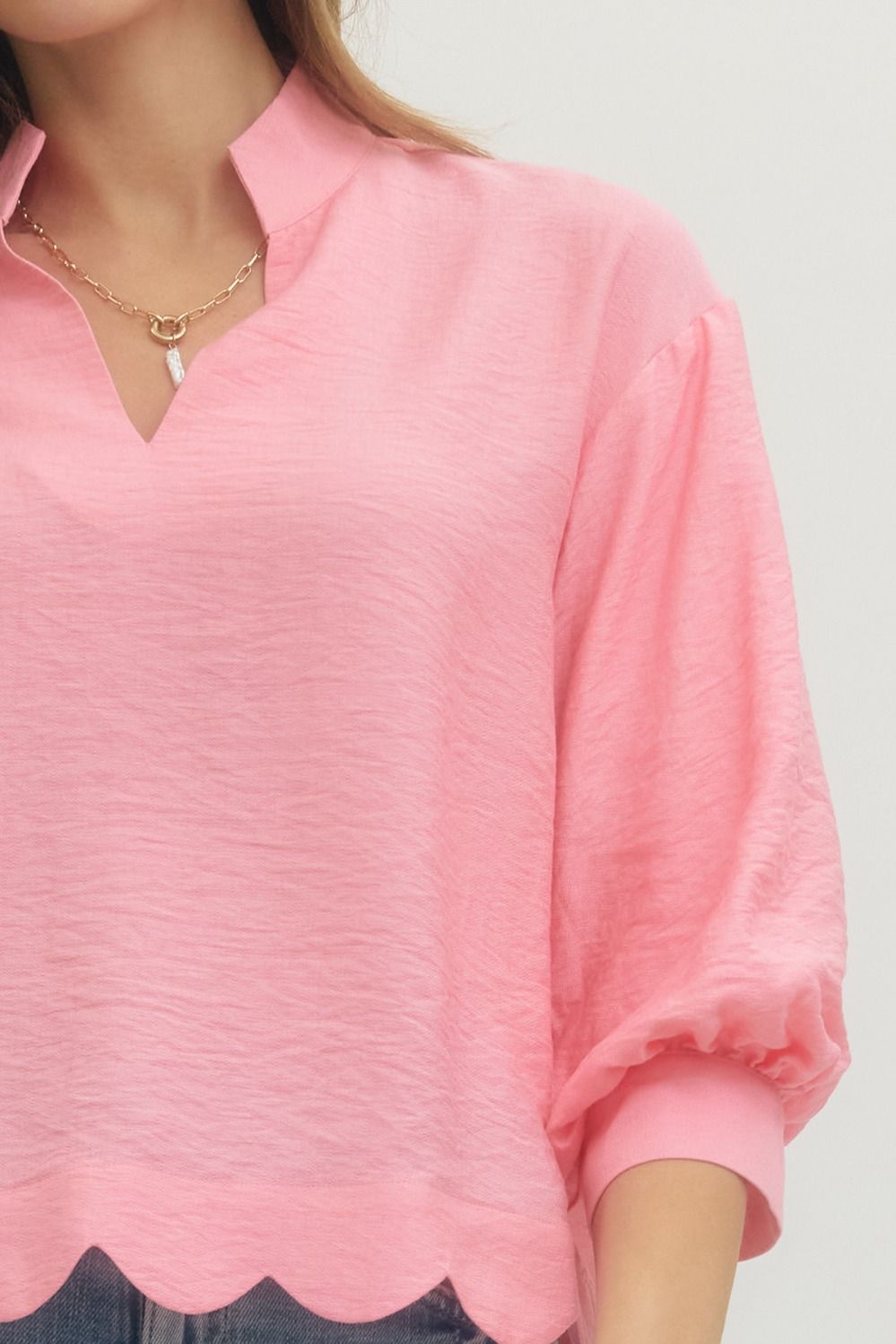 ENTRO INC Women's Top Solid 3/4 Sleeve Scallop Hem V-Cut Top