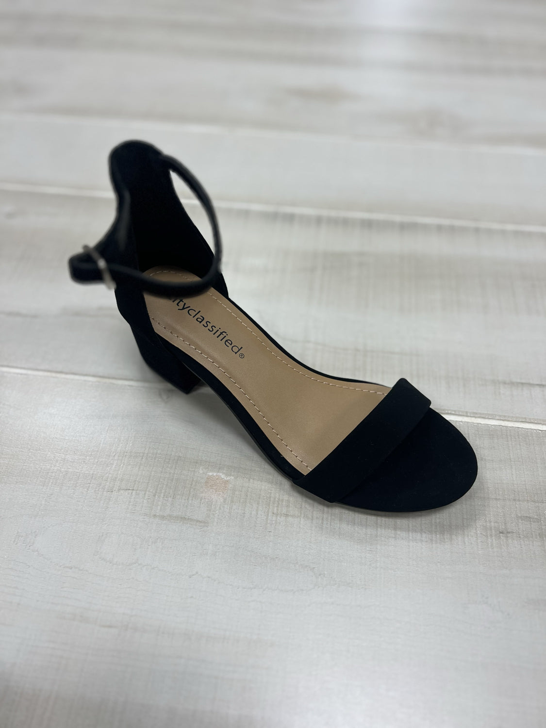 FORTUNE DYNAMIC Women's Sandals Mini Block Heel || David's Clothing