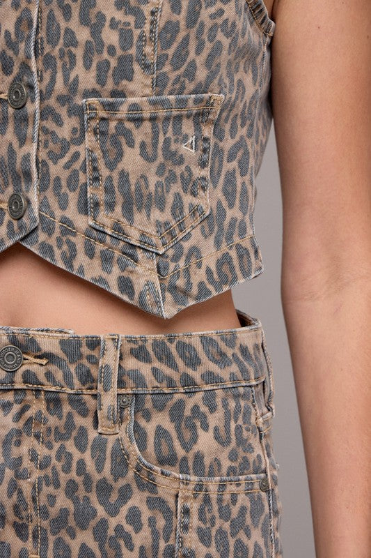 HIDDEN JEANS Women's Top Cheetah Print Cropped Fitted Vest || David's Clothing