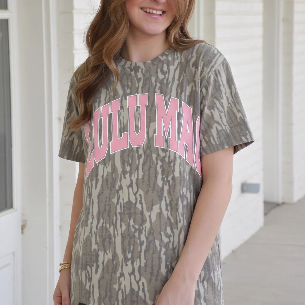 LU LU MAC Women's Tee Lulu Mac Mossy Oak Bottomland Print Tee W/ Light Pink