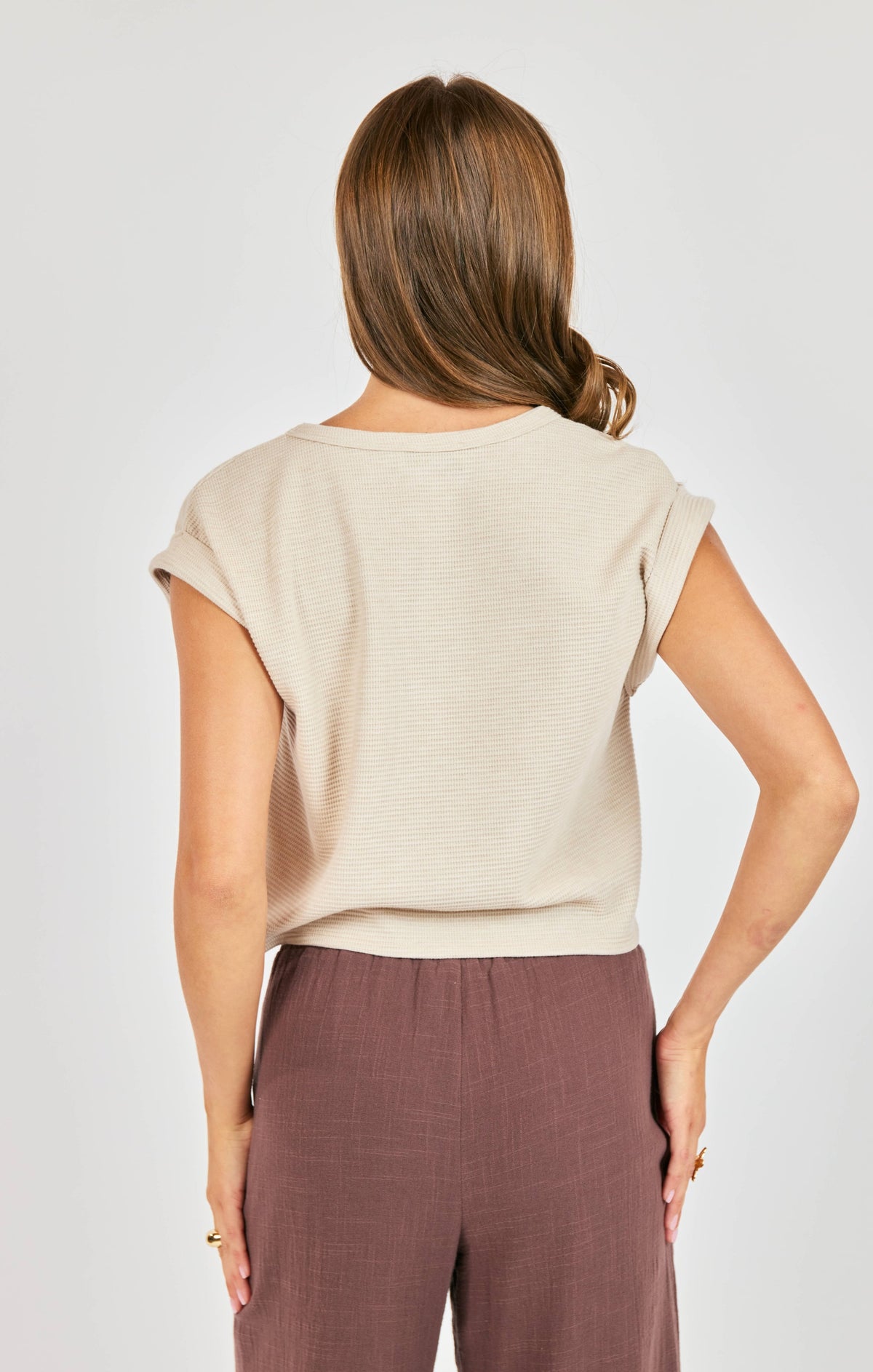 SADIE AND SAGE Women's Top Sadie And Sage Locket Cuffed Sleeve Tee