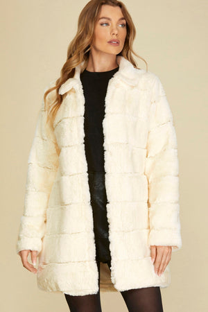 SHE AND SKY Women Jackets Long Sleeve Faux Fur Jacket With Side Pockets || David's Clothing