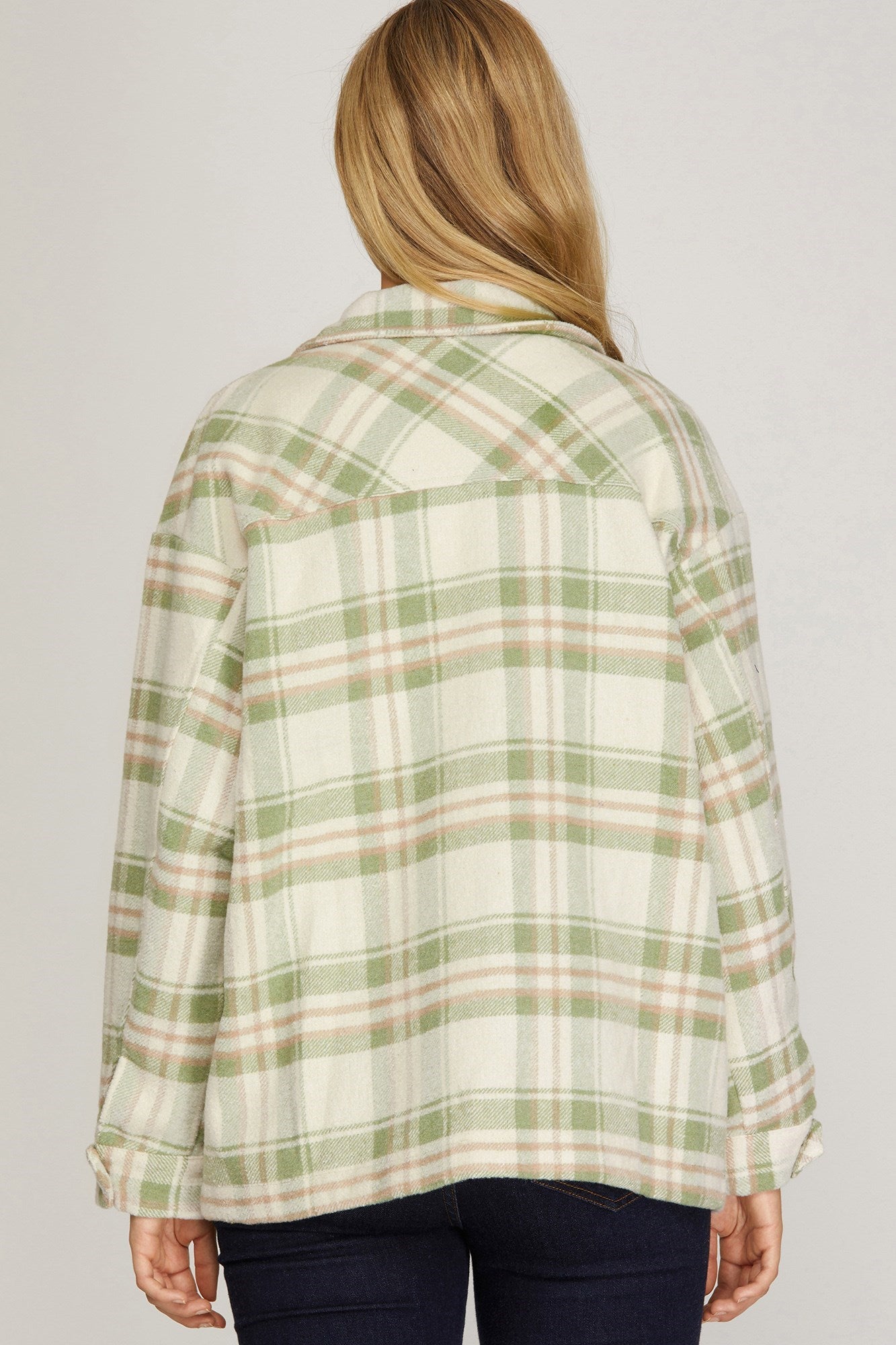 SHE AND SKY Women's Outerwear Brushed Plaid Flap Pocket Shacket || David's Clothing