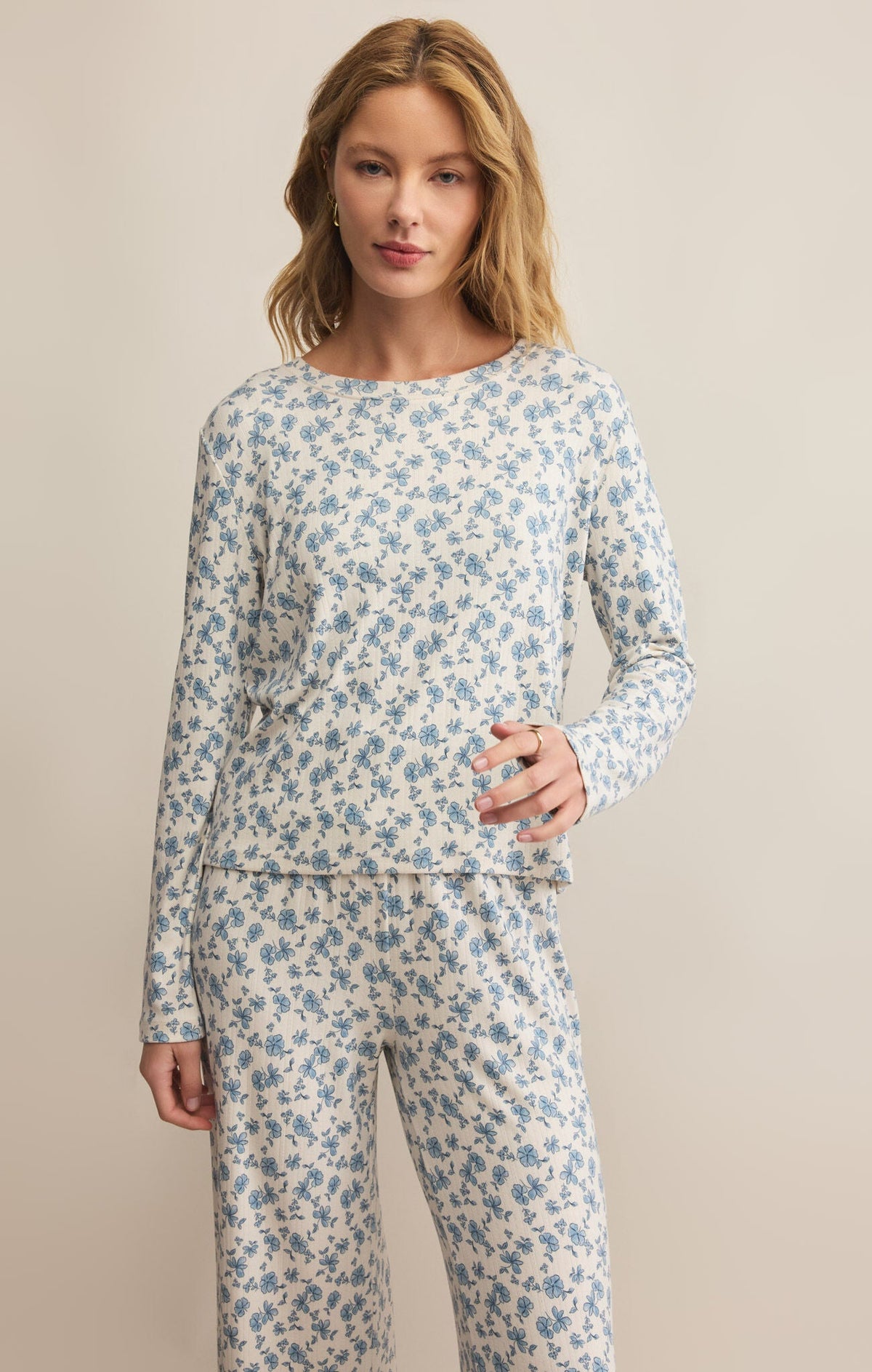 Z SUPPLY Women's Top Z Supply Home Town Ditsy LS Top || David's Clothing