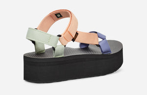 DECKERS OUTDOOR CORP Women's Sandals Teva Women's Flatform Universal || David's Clothing